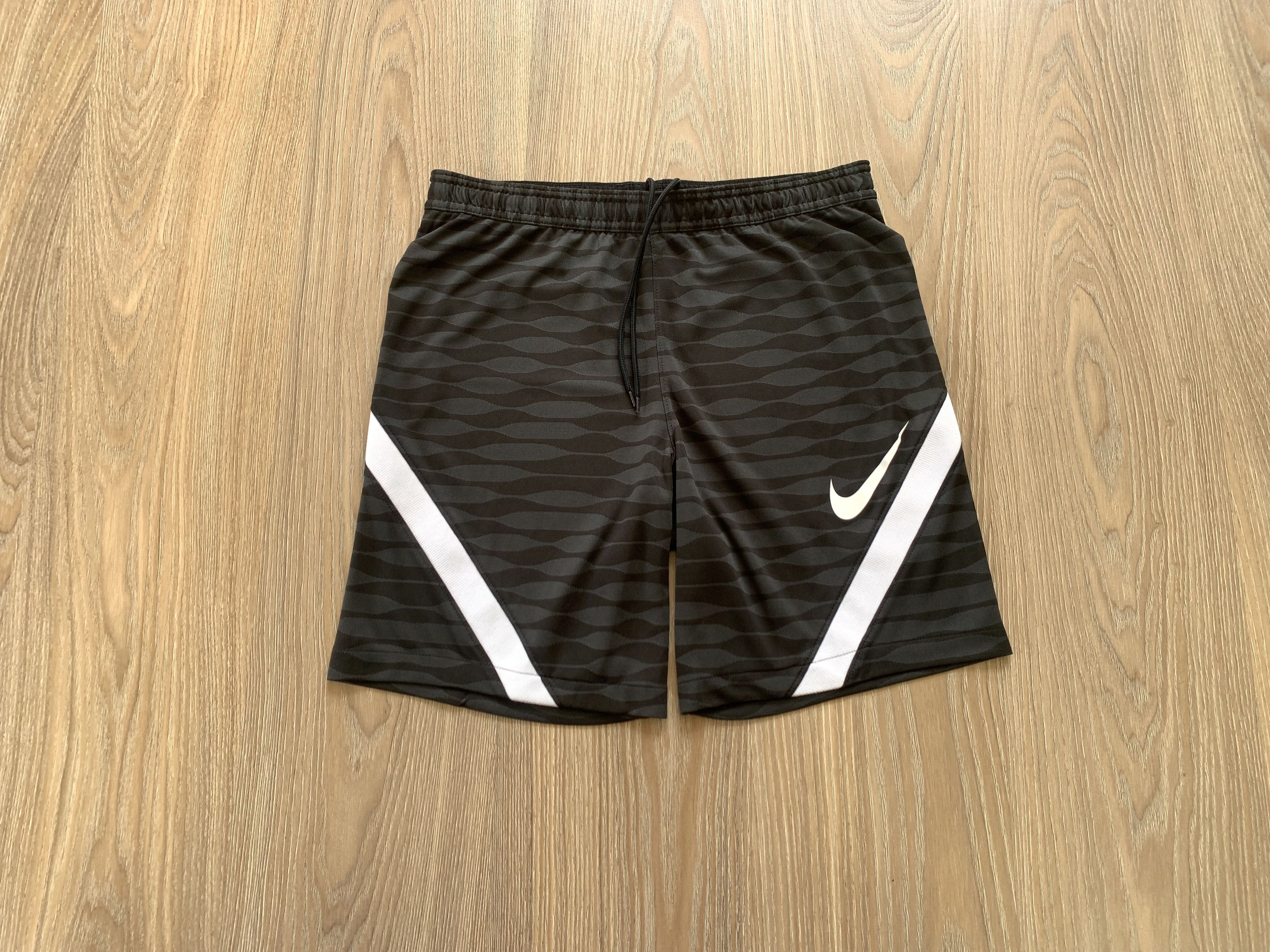 Nike Nike Dry Strike Knit Black Training Short Size US 32 / EU 48 - 1 Thumbnail
