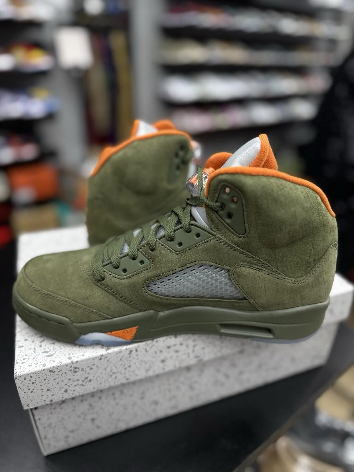Jordan Brand Air Jordan 5 Retro 2024 Olive Men's Size (10) Sneakers Size US 10 / EU 43 - 6 Thumbnail