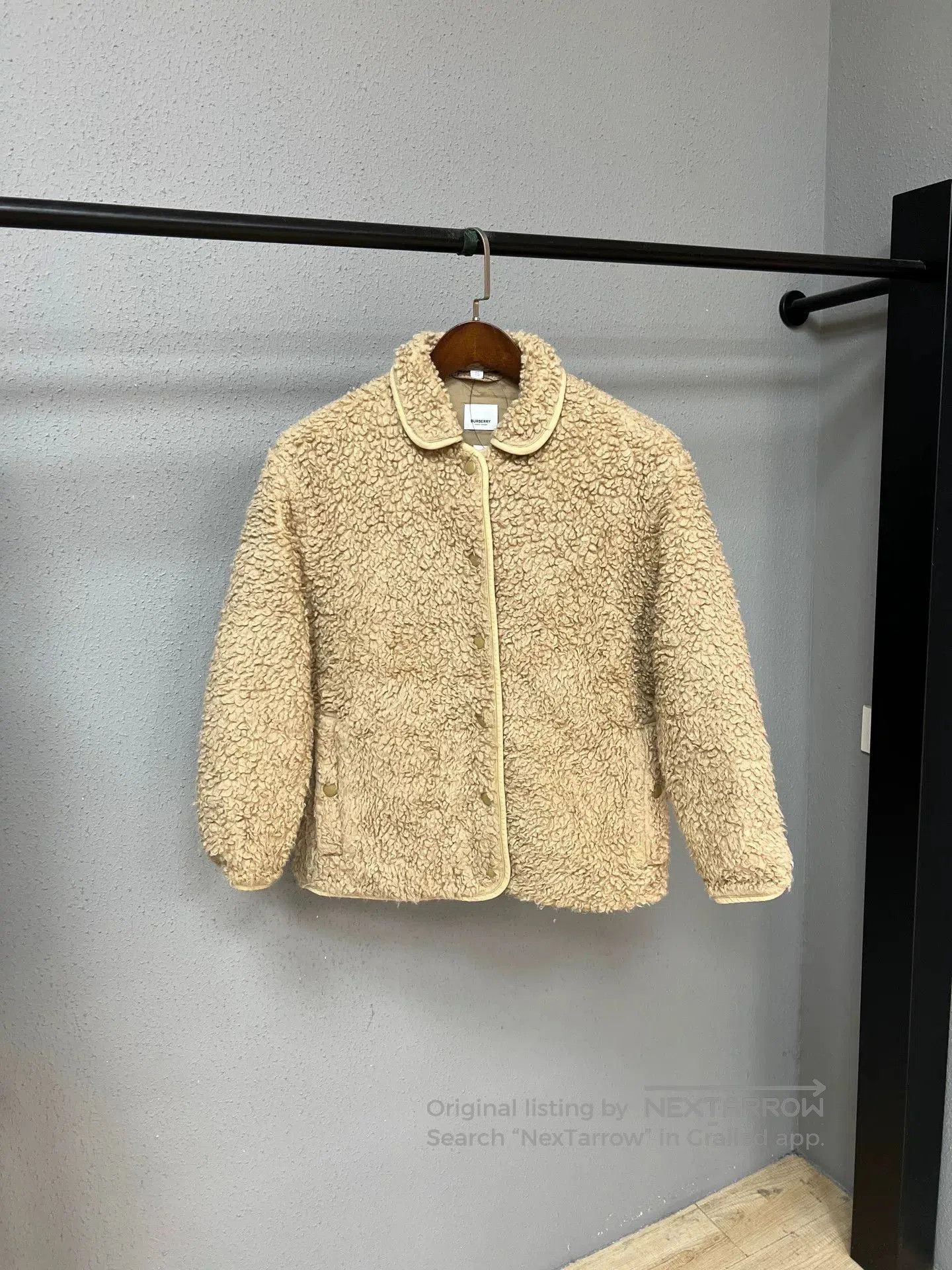 Burberry burberry shearling teddy jacket size uk2. Size XS / US 0-2 / IT 36-38 - 1 Thumbnail