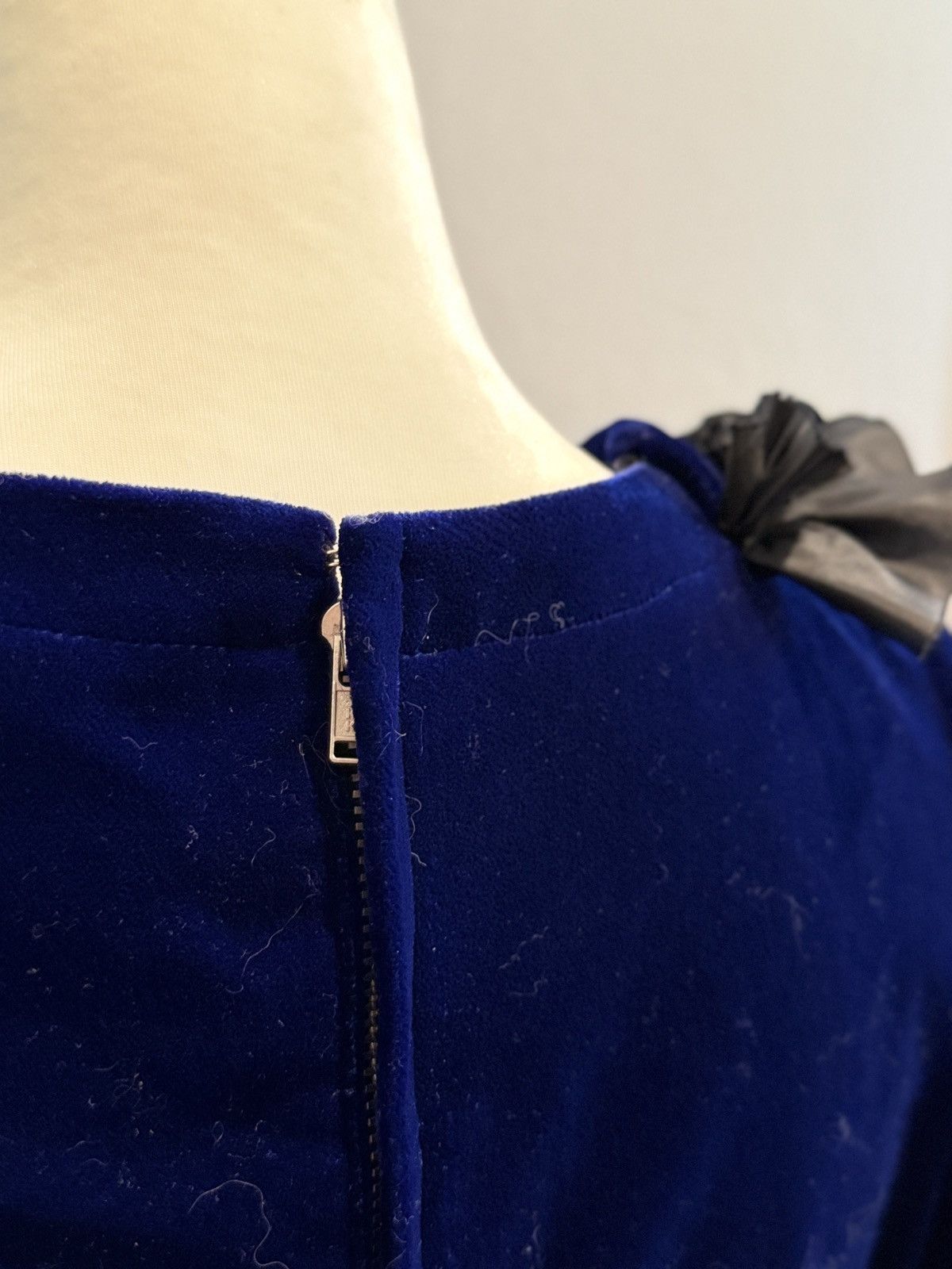 Comme des Garcons Comme des Garçons Archival Four-Sleeve Velvet Dress S $2,945 Size S / US 4 / IT 40 - 11 Thumbnail