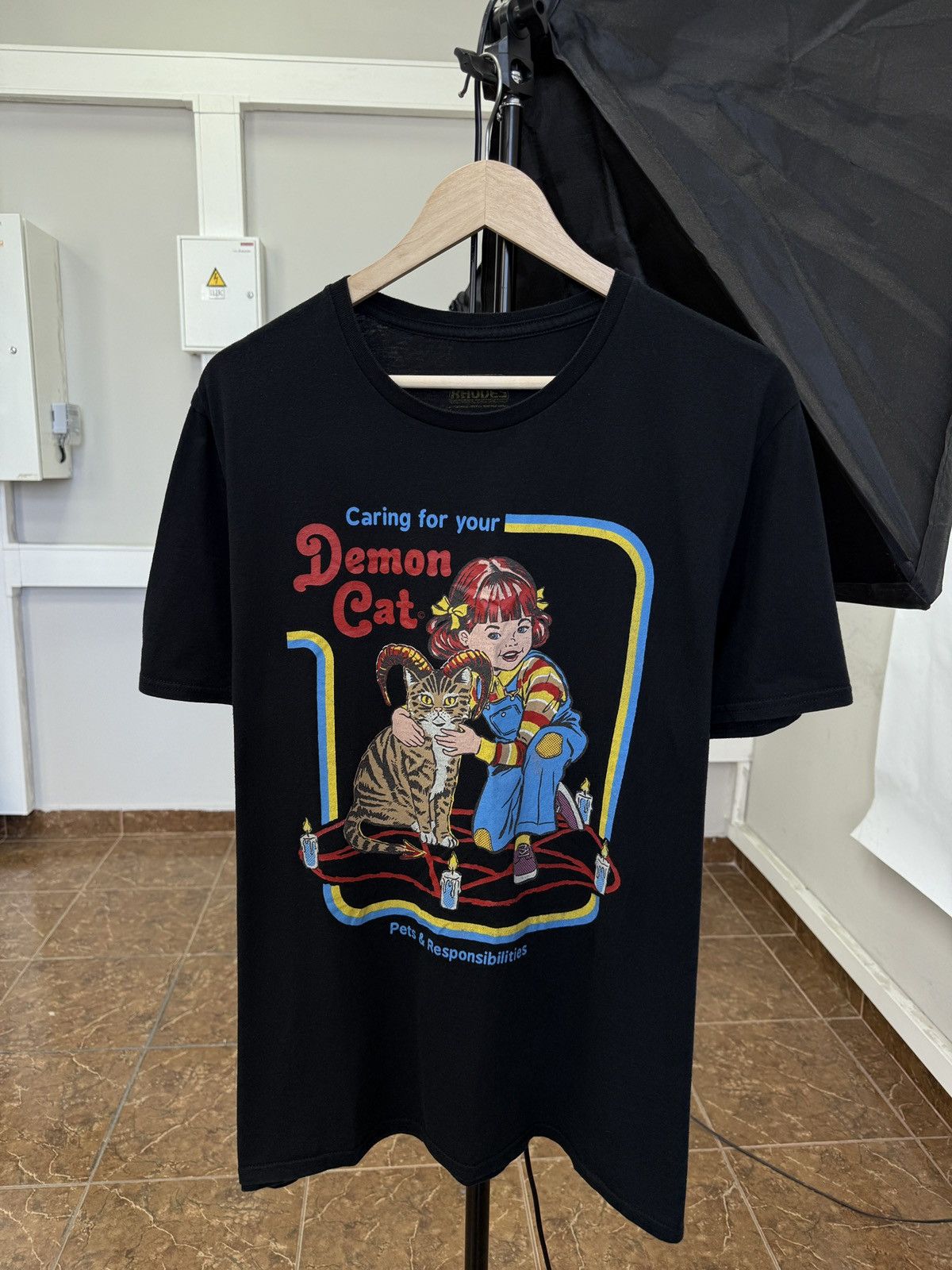 Band Tees × Expert Horror 🇺🇸Vintage Y2K Anarchy Steven Rhodes Demon Cat Archive T-Shirt Size US L / EU 52-54 / 3 - 1 Thumbnail