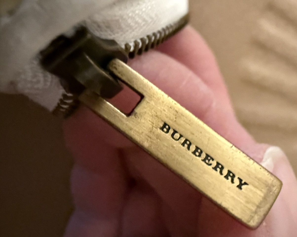 Burberry Vintage Burberry Leather & Enamel zippered card/coin wallet Size ONE SIZE - 7 Thumbnail
