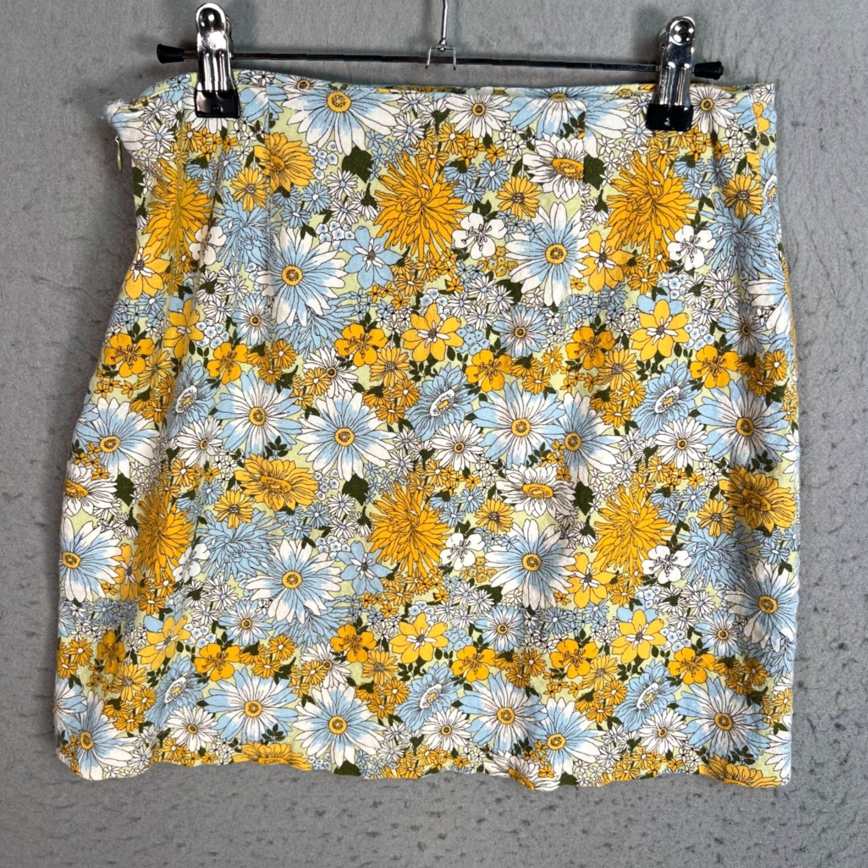 Urban Outfitters VINTAGE Urban Outfitters Womens Medium Floral Mini Skirt With Side Slit Size 32" / US 10 / IT 46 - 2 Thumbnail