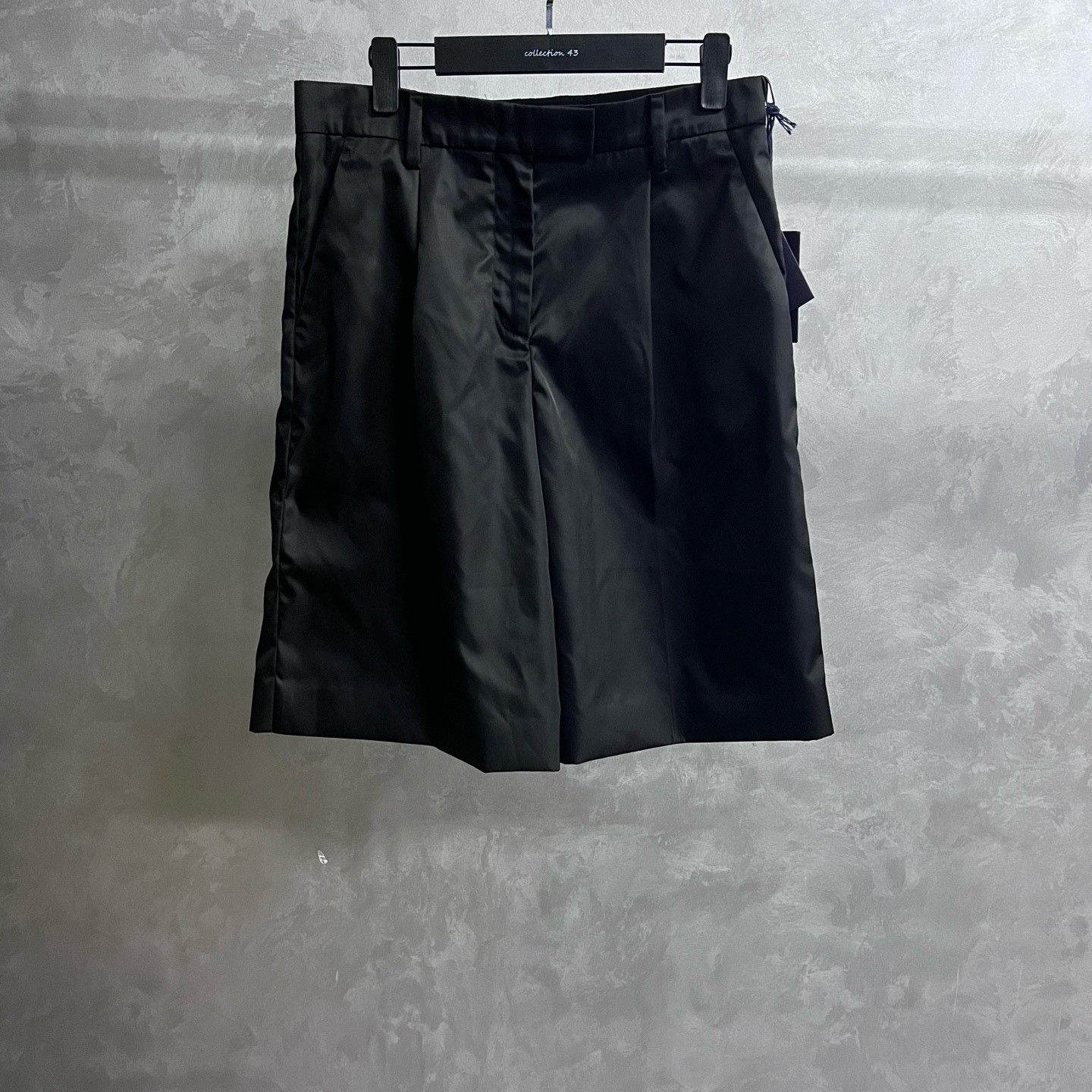 Prada Prada Casual Black Pants us_2 Women Size 26" / US 2 / IT 38 - 1 Thumbnail