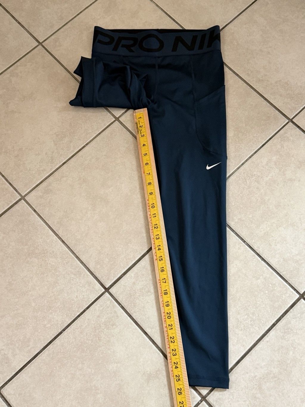 Nike NIKE PERFORMANCE LEGGING 25” BLUE COLOR SIZE SMALL WAIST 13” Size 27" / US 4 / IT 40 - 4 Thumbnail