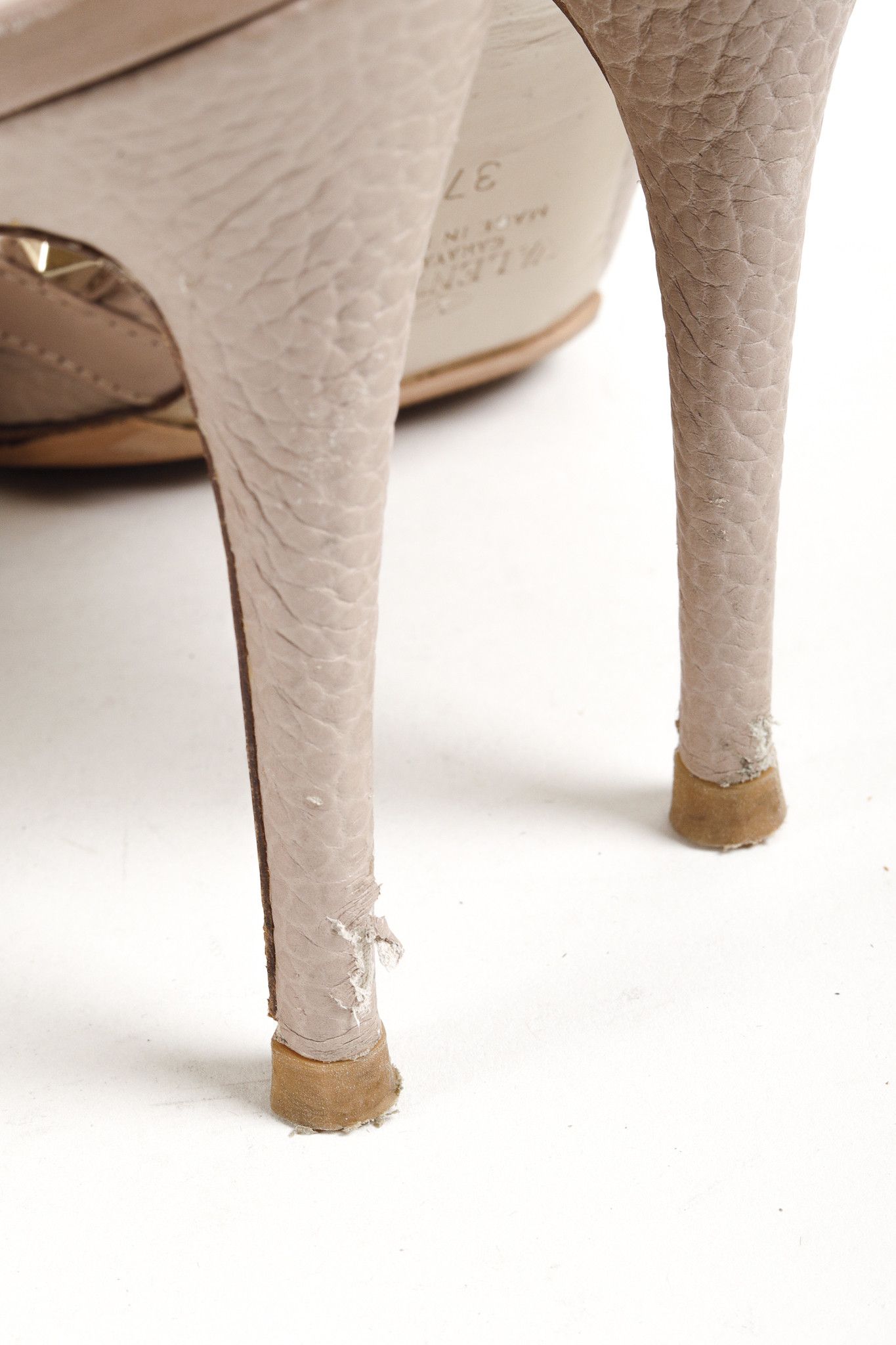 Valentino Valentino Pale Pink Rockstud Heels Size US 6.5 / IT 36.5 - 10 Thumbnail