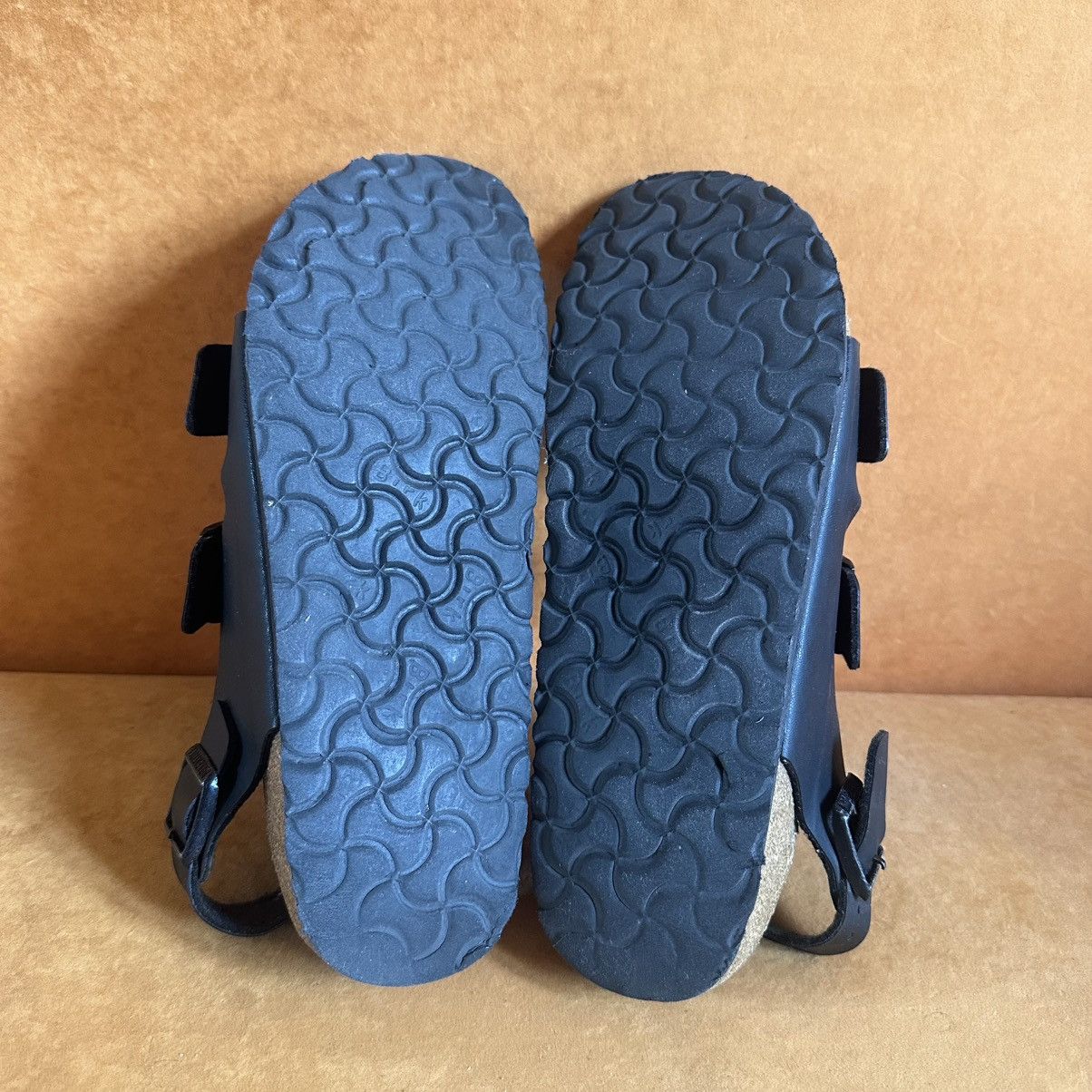 Birkenstock BIRKENSTOCK MILANO / Arizona BLACK sandal Size US 8.5 / EU 41-42 - 8 Thumbnail