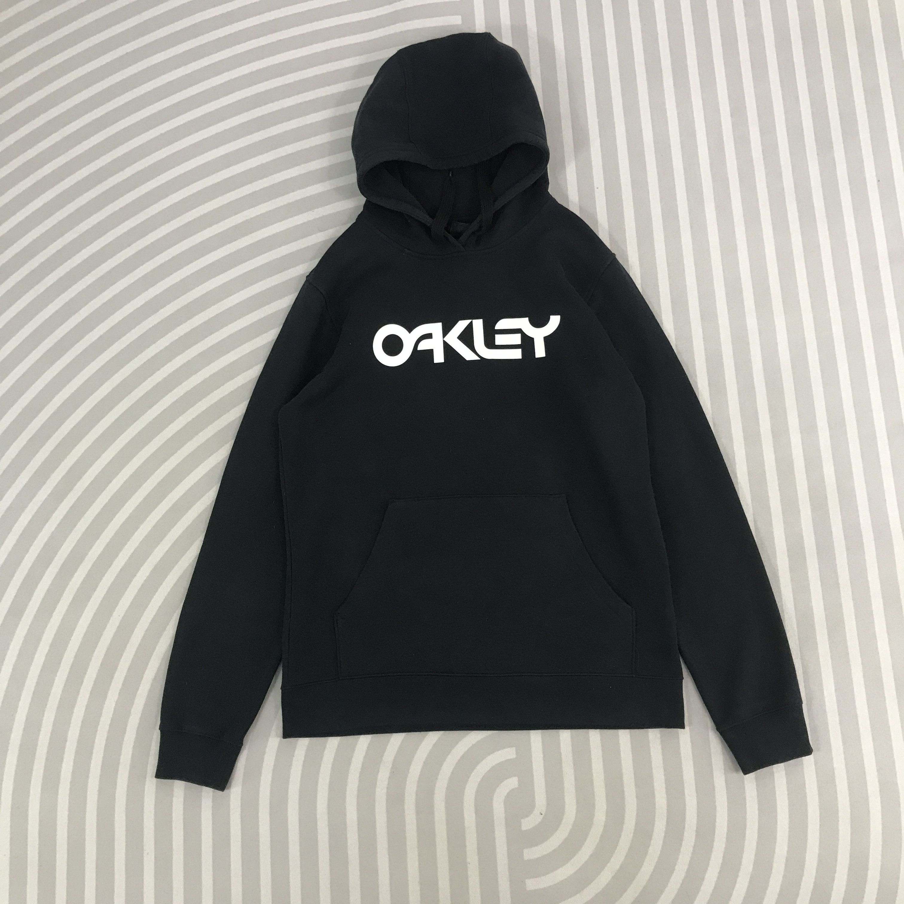 Oakley × Vintage Vintage Oakley Hoodies Sweatshirt Jacket Size US L / EU 52-54 / 3 - 1 Thumbnail