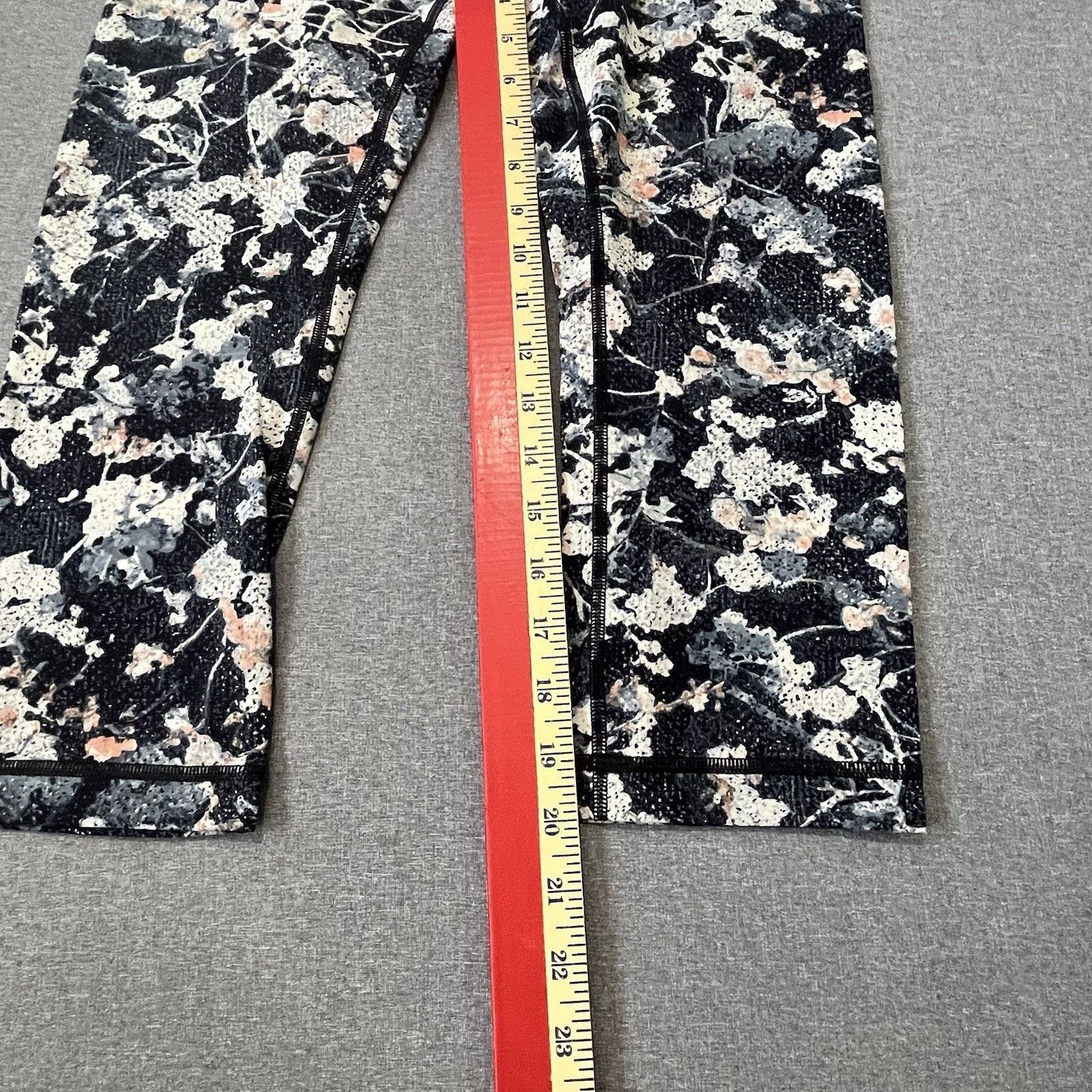 Lululemon Lululemon Wunder Under Hi-Rise Crop Leggings spring Size 8 Size 30" / US 8 / IT 44 - 3 Thumbnail