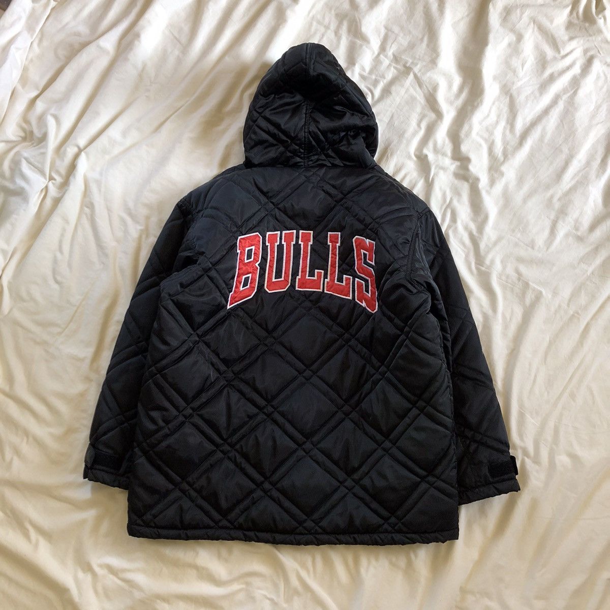 NBA CHICAGO BULLS Nba Diamond Puffer Hoodie Jacket Size US M / EU 48-50 / 2 - 2 Thumbnail