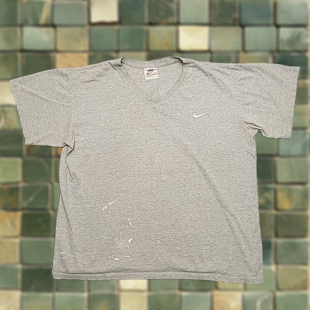 Nike VINTAGE Nike Shirt Mens L Gray Embroidered Swoosh Logo Crewneck Tee Made in USA Y2K Size US L / EU 52-54 / 3 - 1 Thumbnail