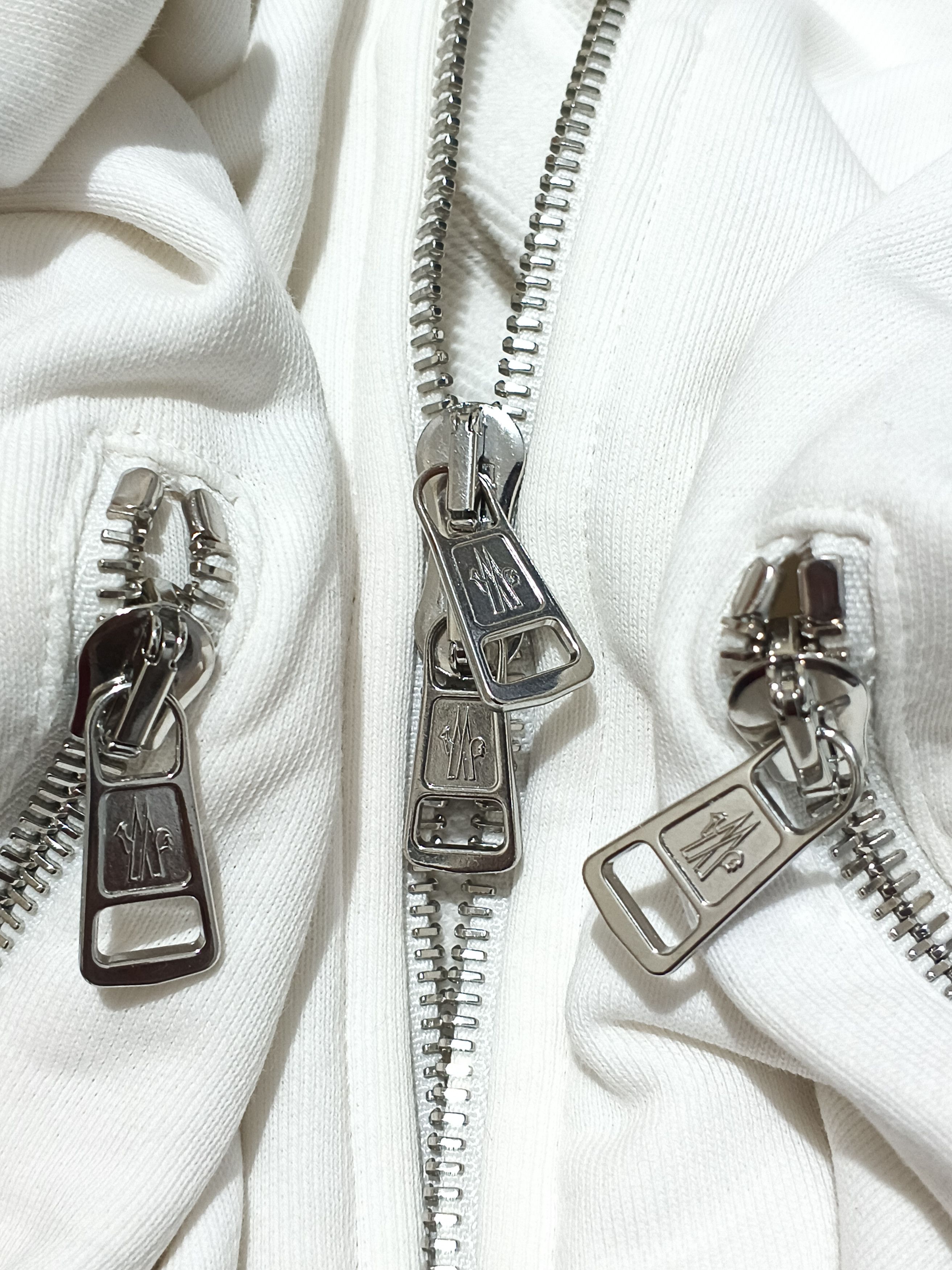 Moncler Moncler Quiet Luxury logo patch zip up hoodie Size US L / EU 52-54 / 3 - 10 Thumbnail