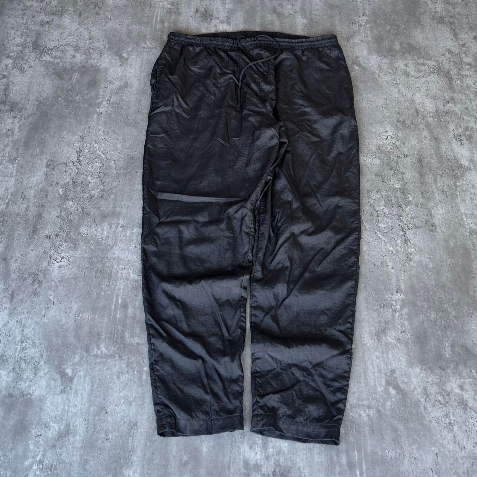 Japanese Brand × Vintage Vintage 90s Tonal Black Japanese Essential Nylon Sweatpants Size US 40 / EU 56 - 1 Thumbnail