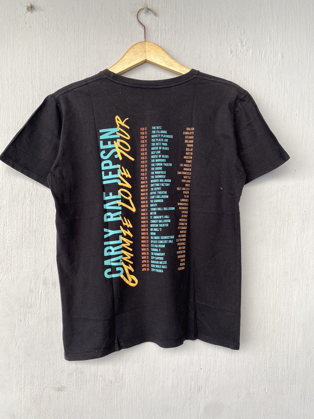 Band Tees VINTAGE CARLY RAE JEPSEN GIMME LOVE TOUR TEE Size US M / EU 48-50 / 2 - 5 Thumbnail