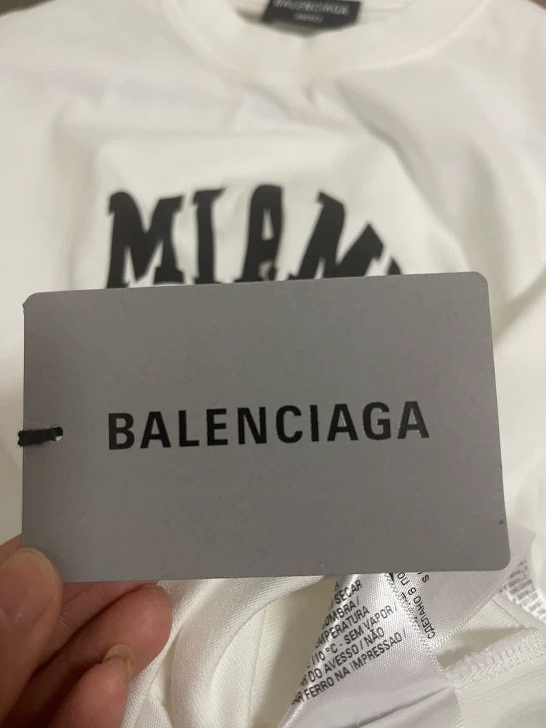 Balenciaga Balenciaga City name limited edition new white T Size US S / EU 44-46 / 1 - 6 Thumbnail