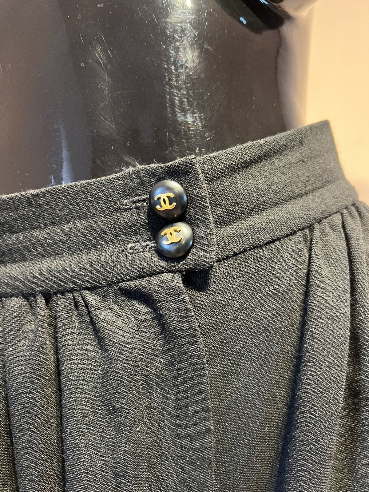 Chanel Chanel short Size 28" / US 6 / IT 42 - 4 Thumbnail