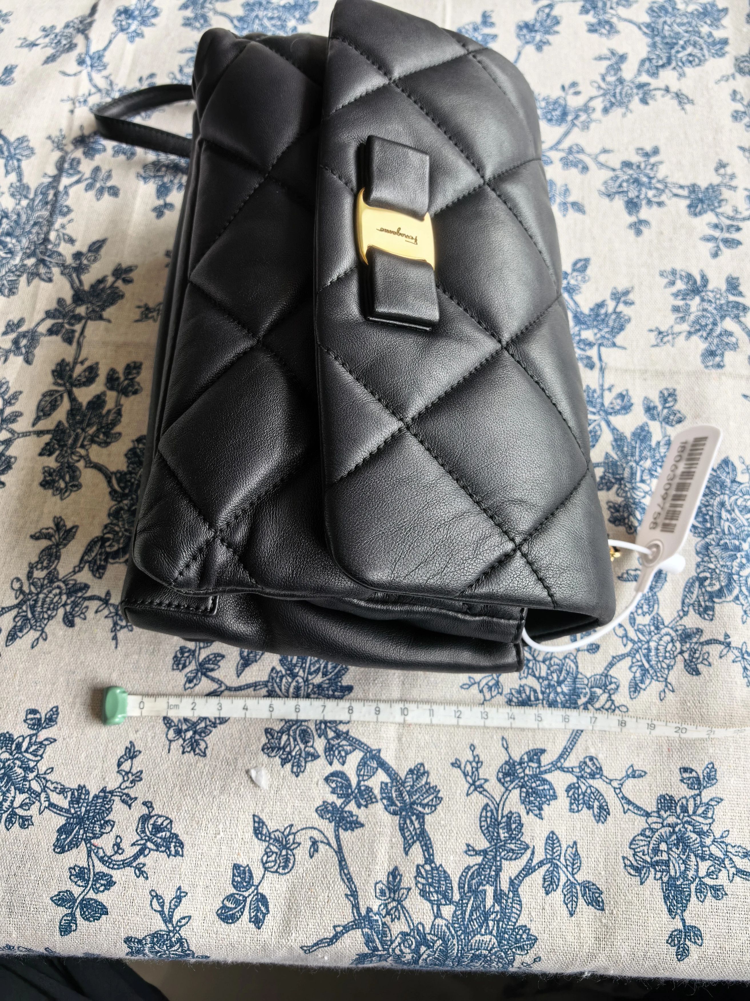 Salvatore Ferragamo Ferragamo Black Lambskin Bow Chain Crossbody/Shoulder Bag Size ONE SIZE - 8 Thumbnail