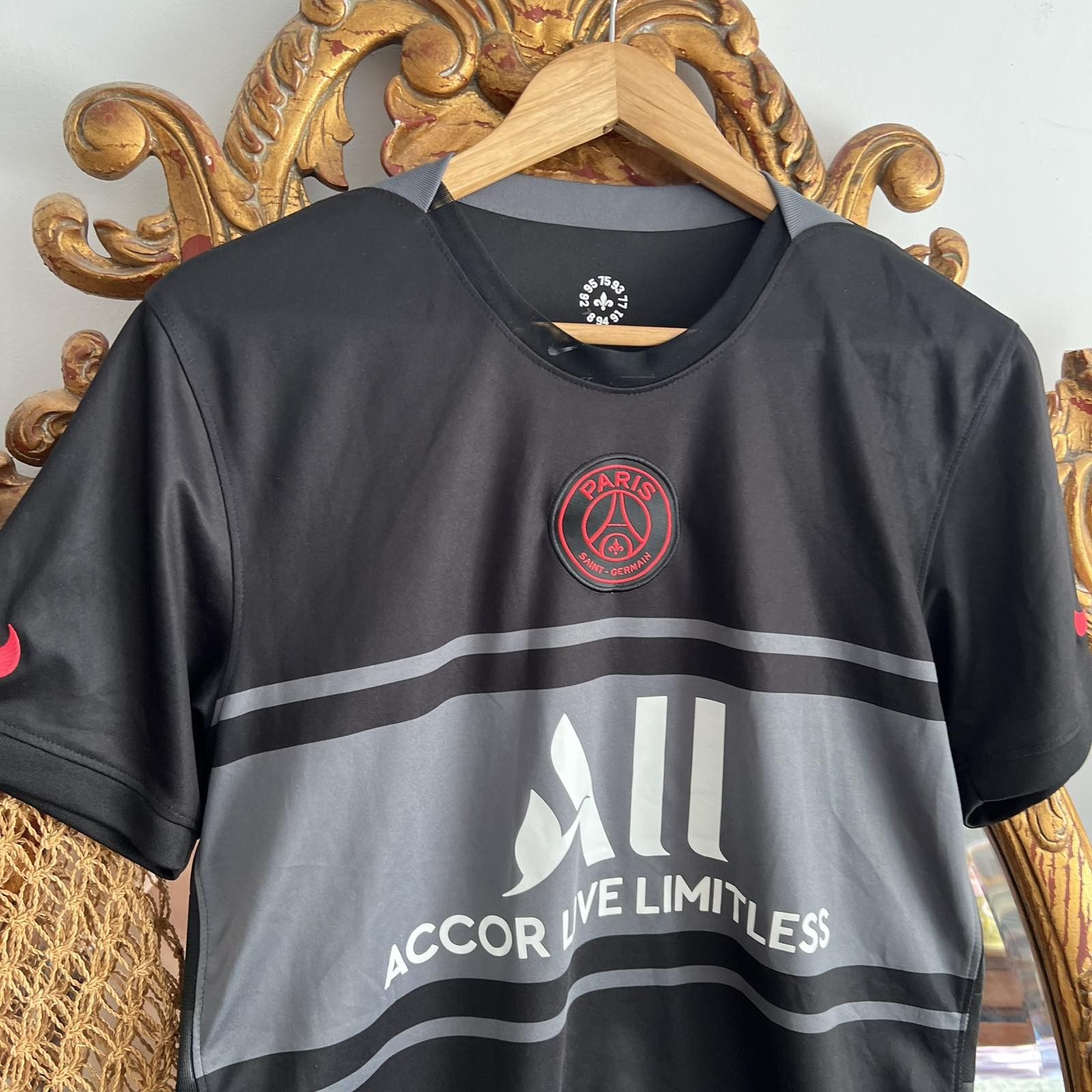 Nike Nike Neymar jr. PSG Soccer jersey Sz L Size US L / EU 52-54 / 3 - 3 Thumbnail