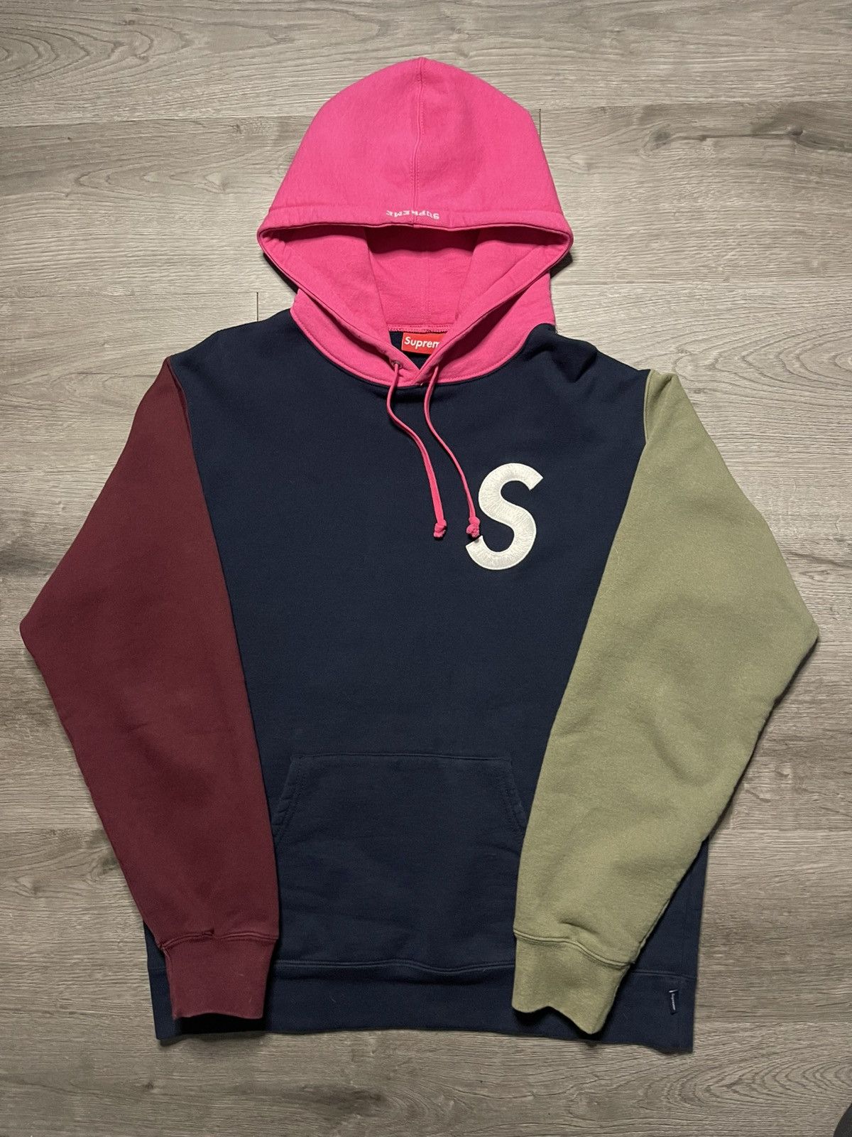Colorblocked Hooded Sweatshirt S Logo Colorblocked Sweatshort
