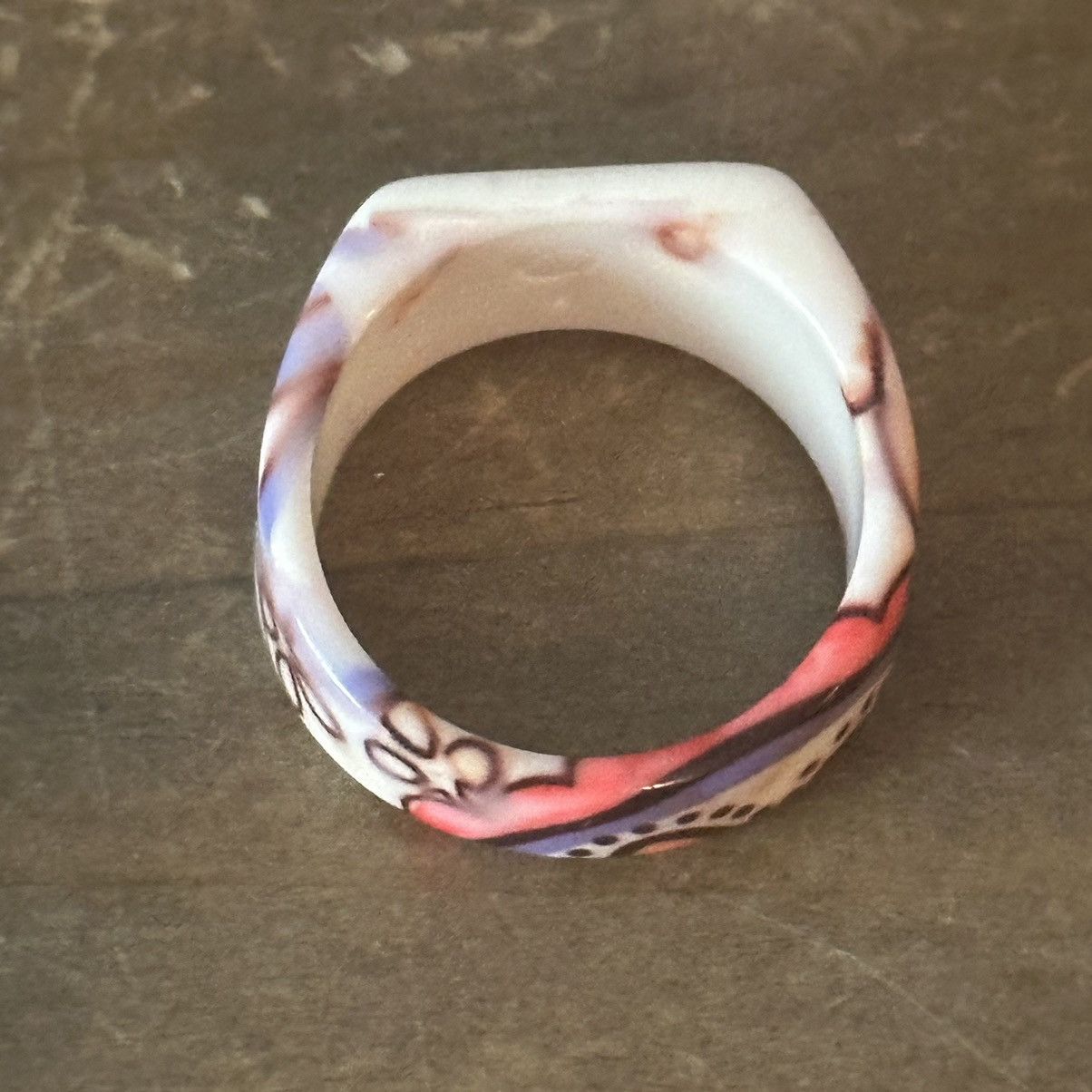 Vintage Vintage white floral resin ring Size ONE SIZE - 5 Thumbnail