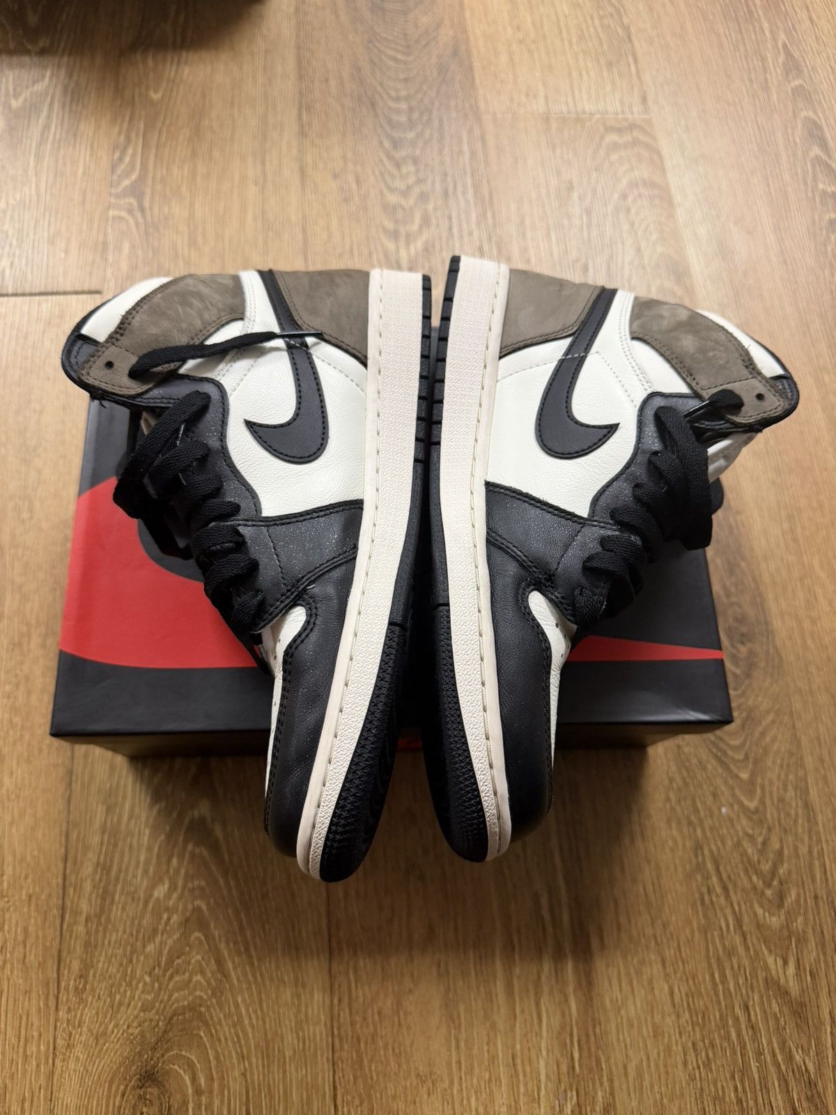 Jordan Brand Size 9 Mocha 1s worn once Size US 9 / EU 42 - 4 Thumbnail