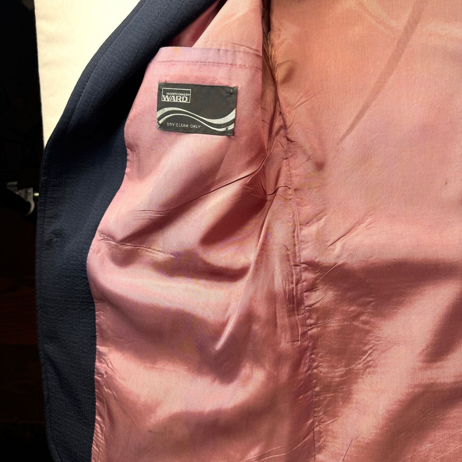 Vintage Vintage 1960s Mens med Navy Blazer Pink Lining Unstructured Size US M / EU 48-50 / 2 - 6 Thumbnail
