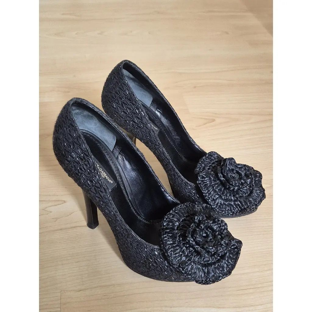 Dolce & Gabbana Dolce & Gabbana Black Raffia Rosette Pumps Size US 7.5 / IT 37.5 - 2 Thumbnail