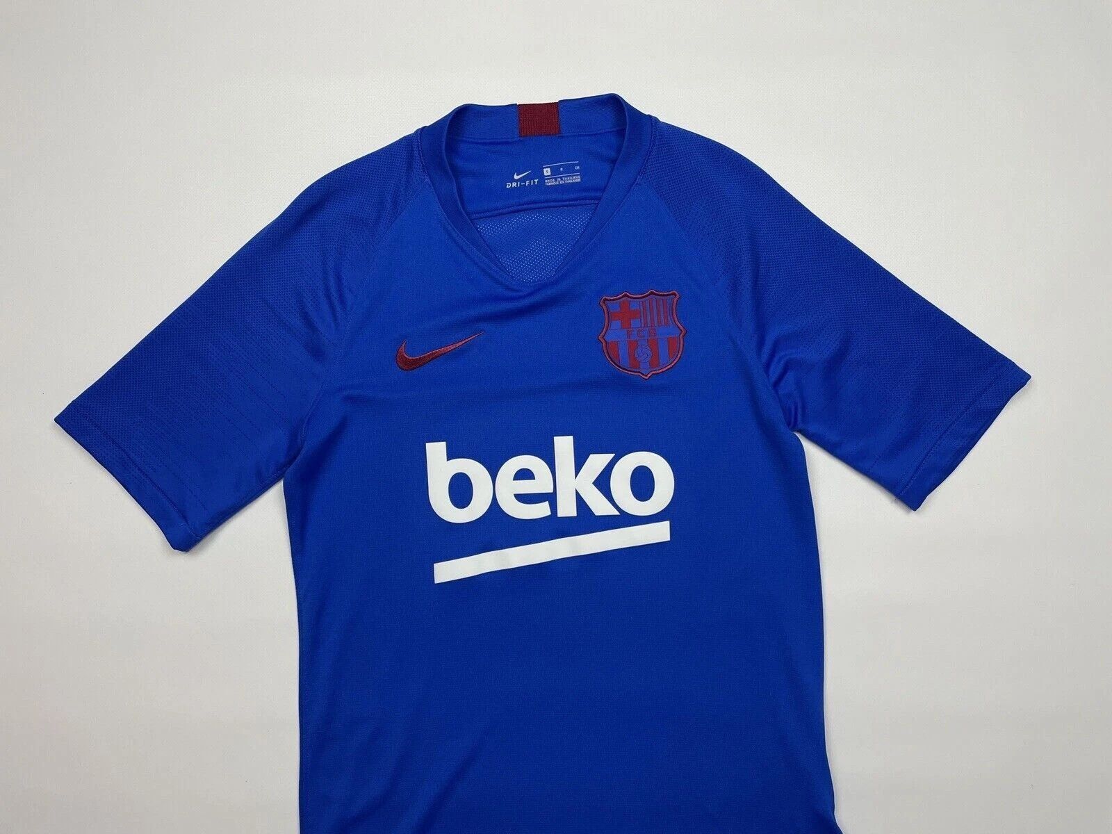 Nike FC BARCELONA TRAINING JERSEY SHIRT SOCCER FOOTBALL Size US S / EU 44-46 / 1 - 4 Thumbnail