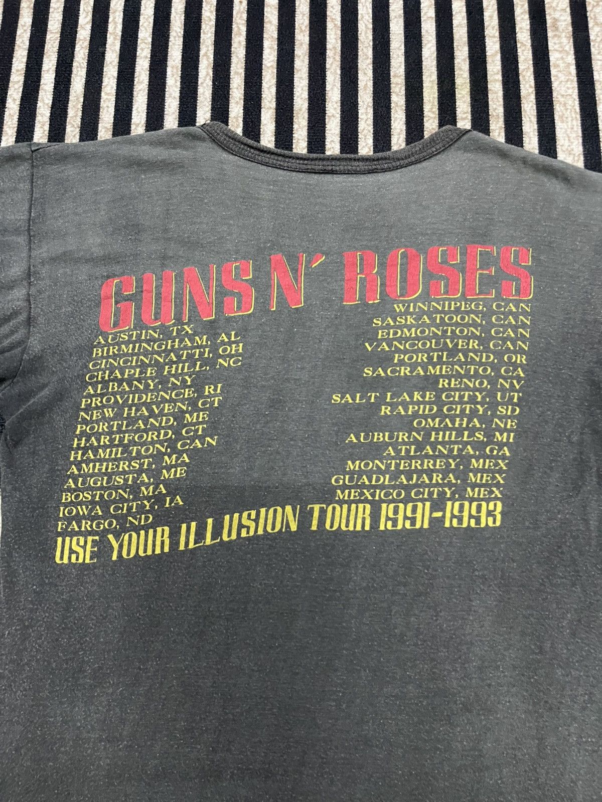Guns N' Roses VINTAGE GUNS N ROSES USED YOUR ILLUSION TOUR 91-93 TEES Size US XS / EU 42 / 0 - 14 Thumbnail