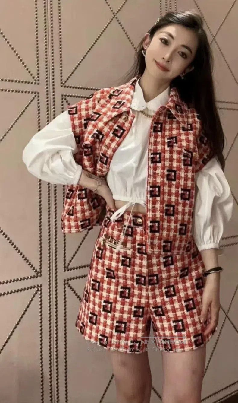 Gucci Gucci Red and white plaid full logo small fragrant style s Size 26" / US 2 / IT 38 - 9 Thumbnail