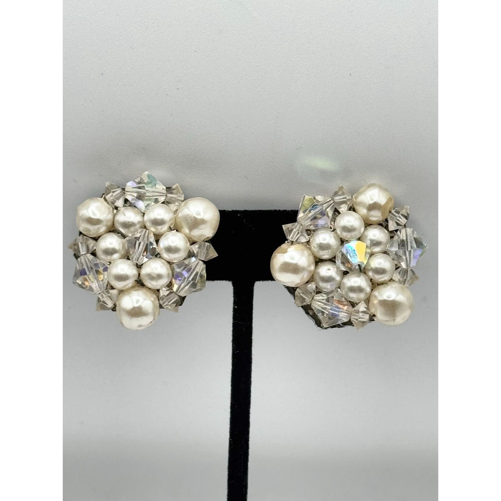 Vintage Vintage hand beaded crystal pearl cluster earrings Size ONE SIZE - 1 Thumbnail