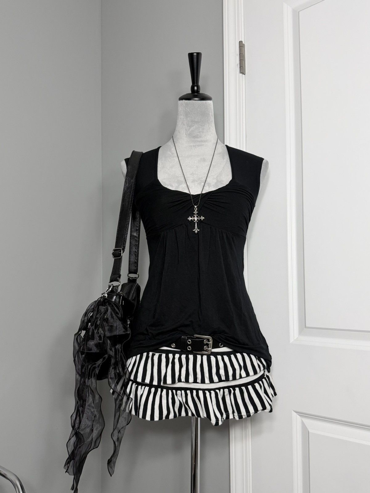 Other Soprano Ruched Empire Waist Black Flowy Top w/ Cap Sleeves Size XS / US 0-2 / IT 36-38 - 6 Thumbnail
