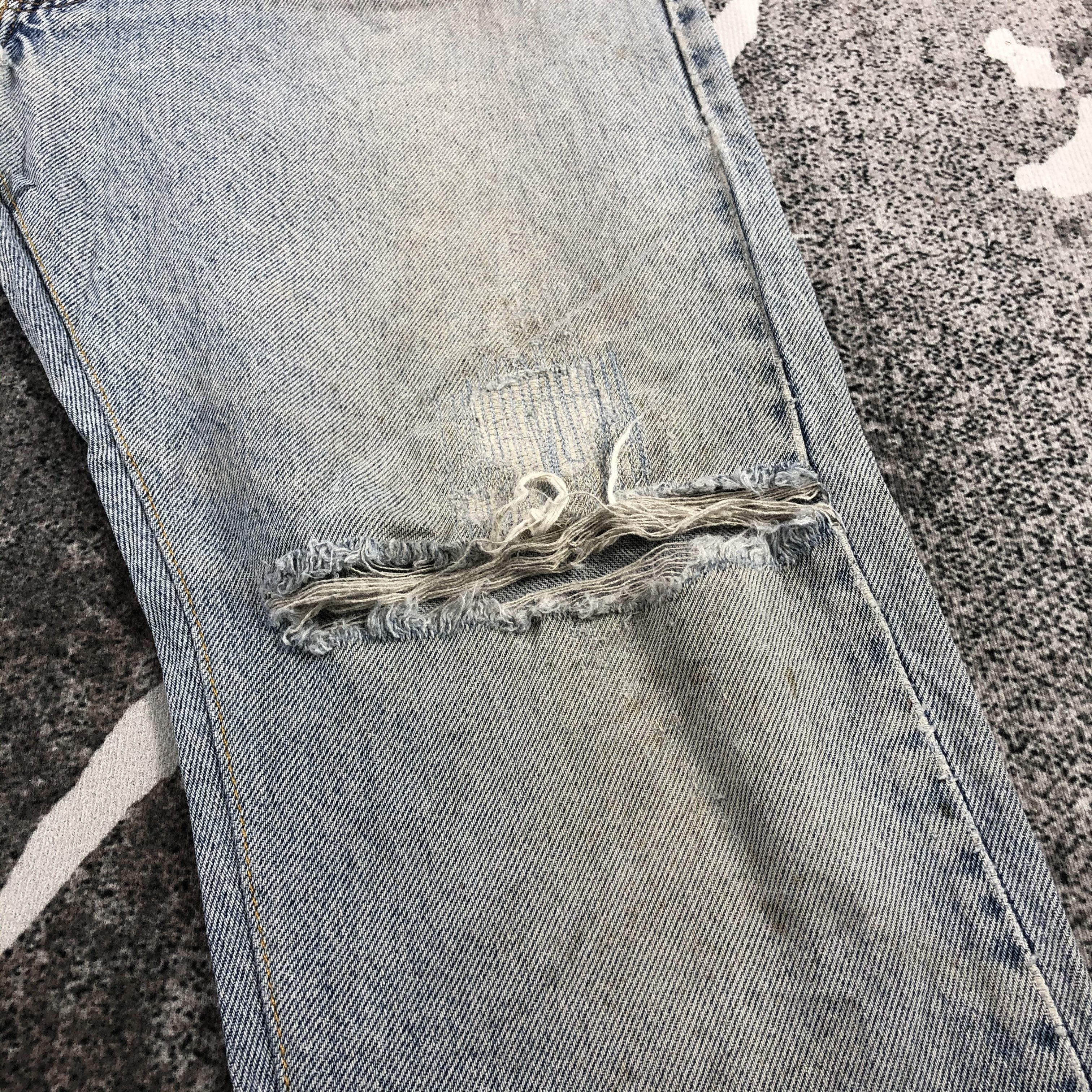 Levi's Vintage 90s Levis 505 Jeans Distressed Denim KJ977 Size US 35 - 10 Thumbnail
