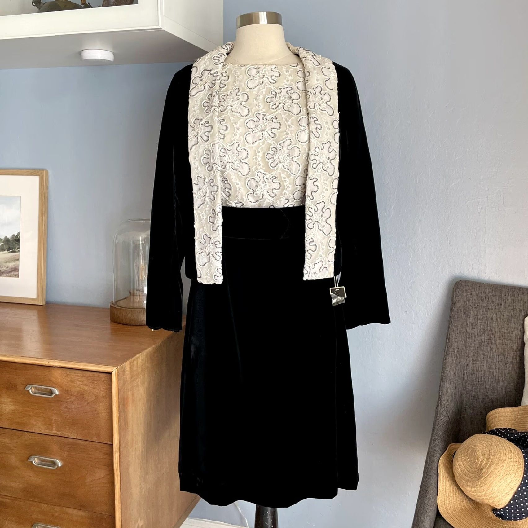 Vintage VINTAGE Jack Bryan Velvet Beaded Dress & Jacket Suit Black White M Woman’s 1960s Eveningwear Rhinestone Party Size M / US 6-8 / IT 42-44 - 2 Thumbnail