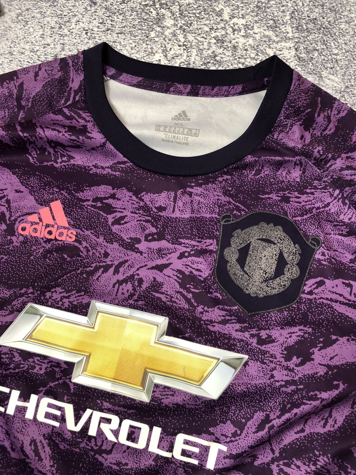 Adidas Soccer jersey Manchester United adidas size Xl y2k sport USA Size US M / EU 48-50 / 2 - 5 Thumbnail