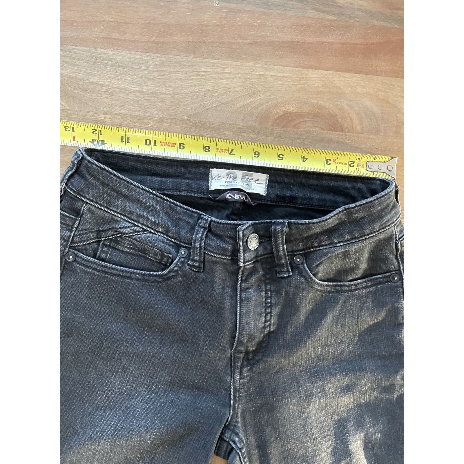 Vintage We The Free People Jeans 25 Crvy Curvy Black High Rise Stretch Raw Cut Off Hem Jeans Skinny Women's Regular Size 25 Black Distressed Denim Size 42" / US 20 - 5 Thumbnail