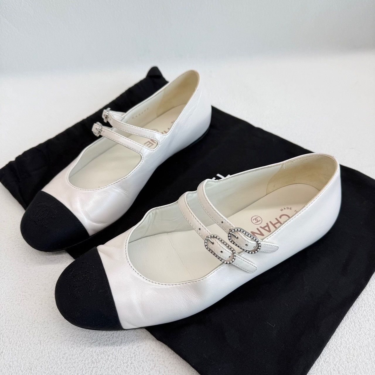 Chanel Chanel Leather White Lowtop Sneakers us_6 Women Size US 6 / IT 36 - 1 Thumbnail