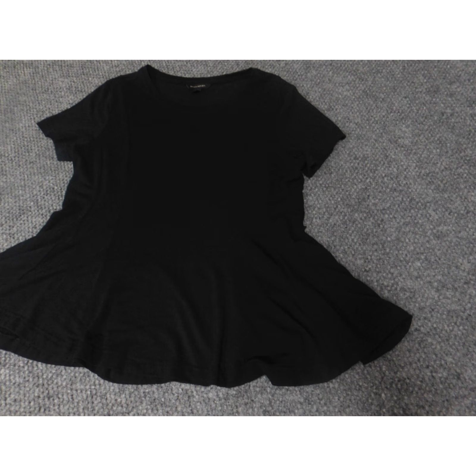 Banana Republic Banana Republic Blouse Womens Small Black Pullover Knit Short Sleeve Crew Neck Ruffle Casual Pullover Stretch Top Regular Size S Black Womens Size S / US 4 / IT 40 - 4 Thumbnail
