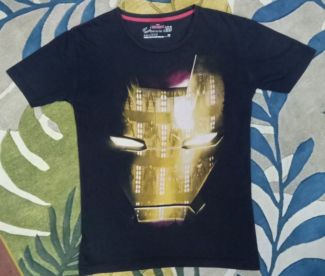Marvel Comics × basketcase gallery Marvel Iron Man 3 x Charges Outfitters T-shirt Size US M / EU 48-50 / 2 - 4 Thumbnail