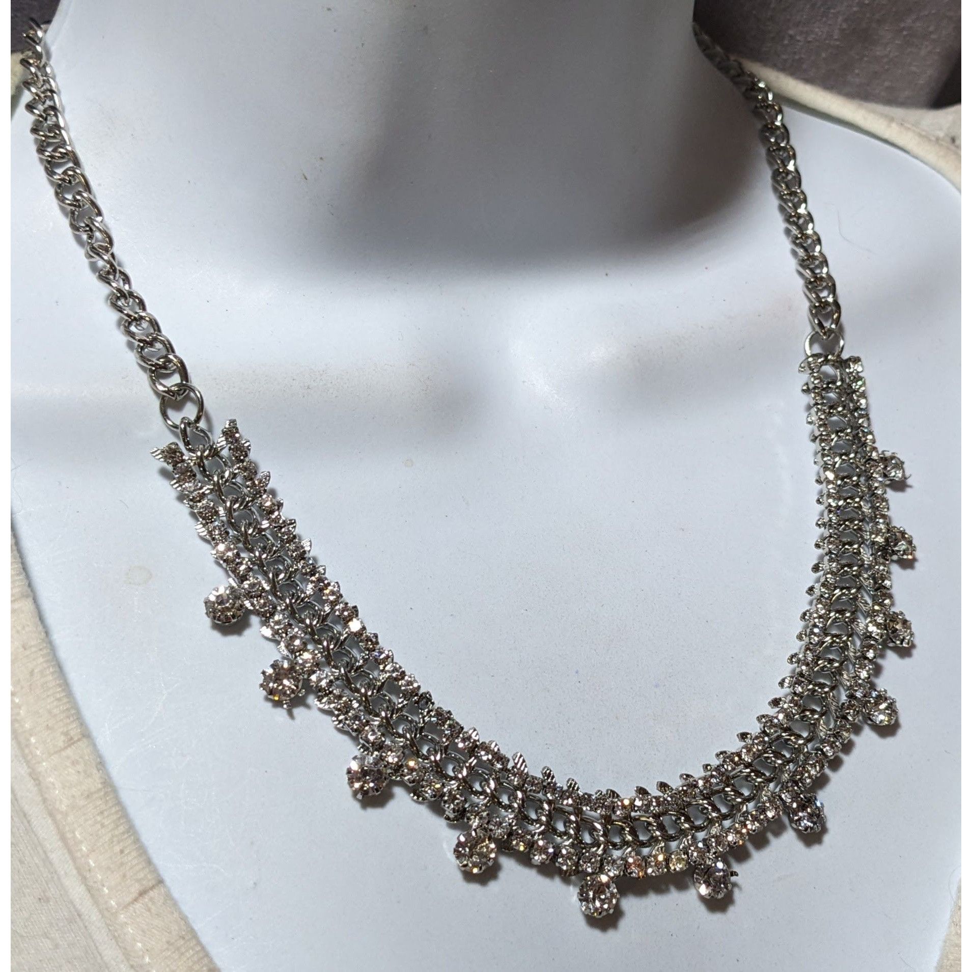 Other Elegant Silver Rhinestone Statement Necklace Size ONE SIZE - 7 Thumbnail