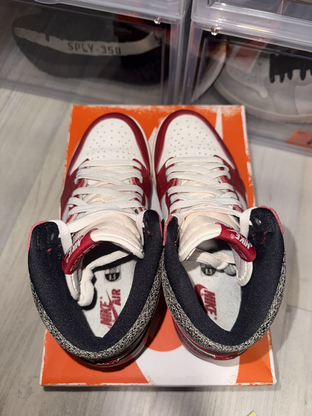Jordan Brand Air Jordan 1 Retro High OG Chicago Lost and Found Size US 9.5 / EU 42-43 - 6 Thumbnail