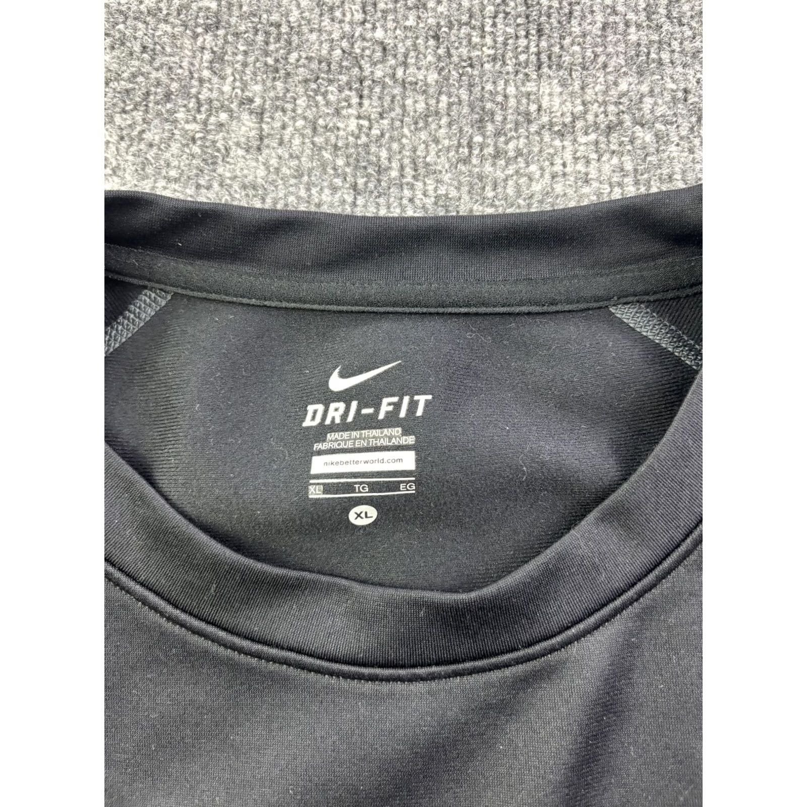 Nike Nike Sweatshirt Mens XL Black Dri-FIT Crewneck Pullover Kangaroo Pocket Athletic Size US XL / EU 56 / 4 - 2 Thumbnail