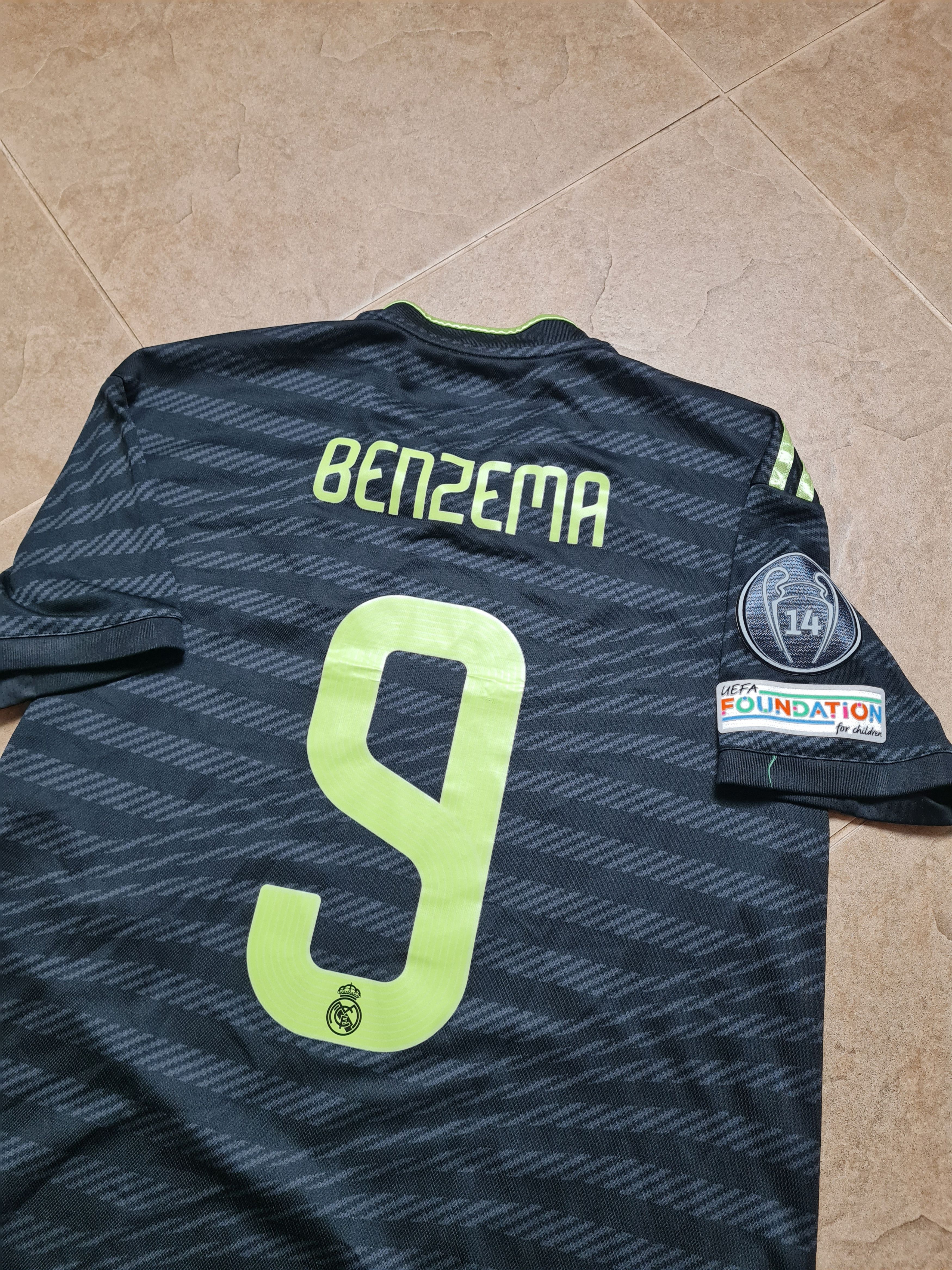 Adidas FOOTBALL JERSEY REAL MADRID THIRD SOOCCER SHIRT #9 BENZEMA Size US S / EU 44-46 / 1 - 17 Thumbnail
