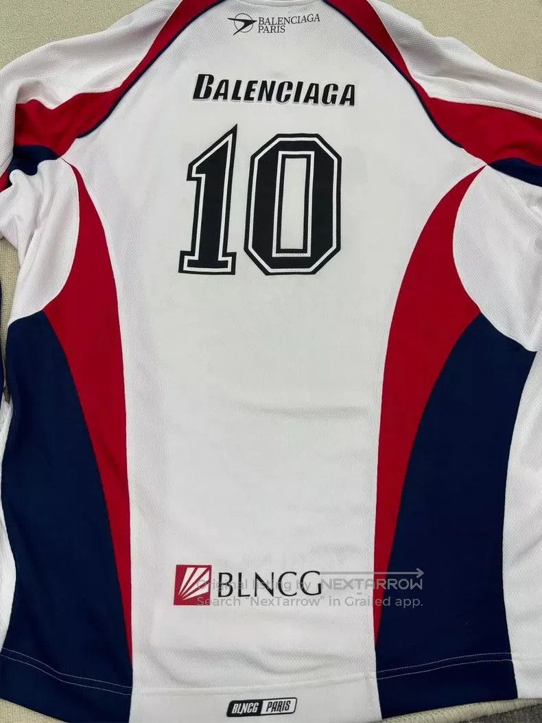 Balenciaga Balenciaga Red and White Hockey Jersey M Size. Size US M / EU 48-50 / 2 - 3 Thumbnail