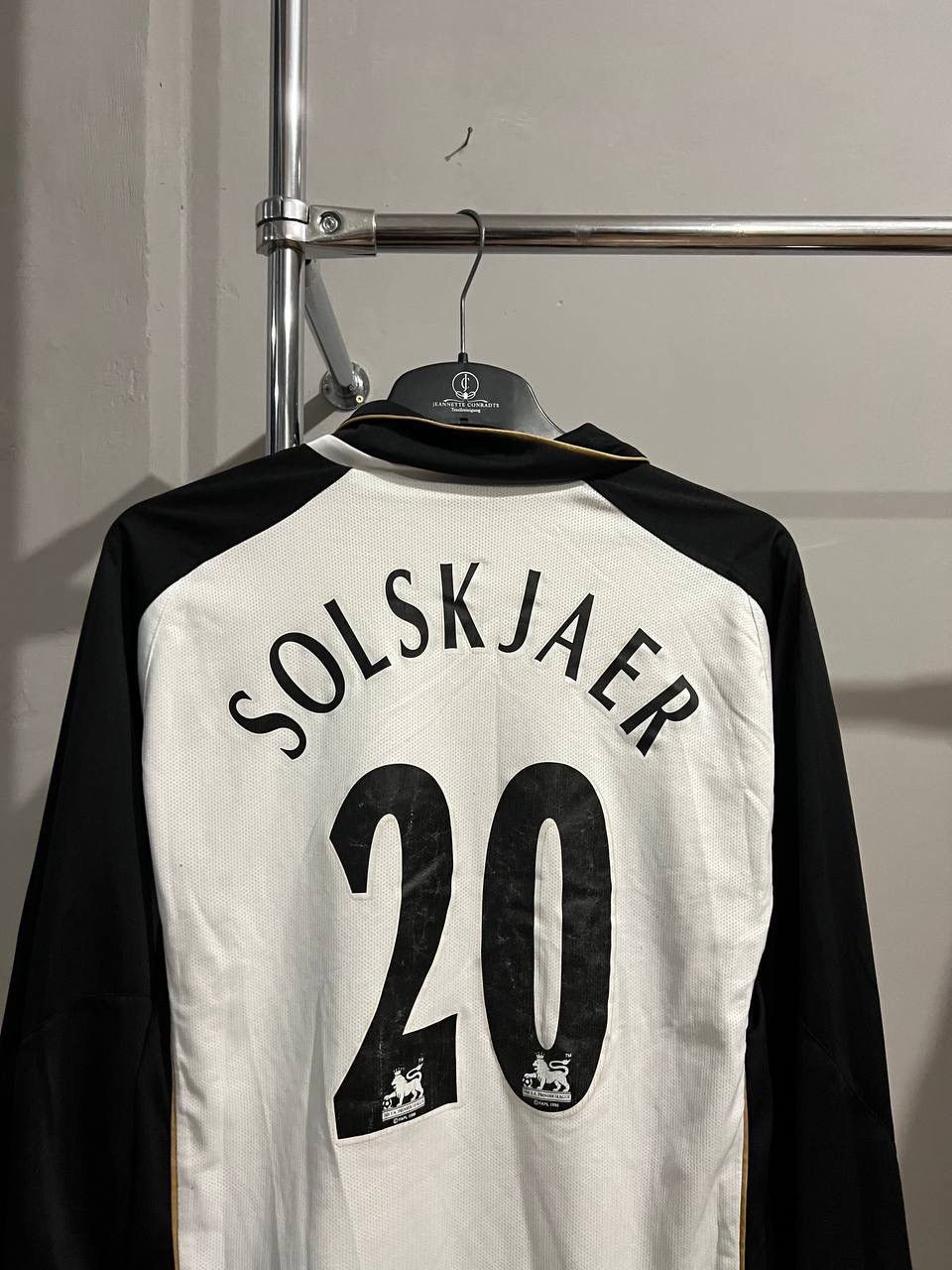 Umbro 2001/02 MANCHESTER UNITED #20 SOLSKJAER 100TH SOCCER JERSEY Size US L / EU 52-54 / 3 - 13 Thumbnail