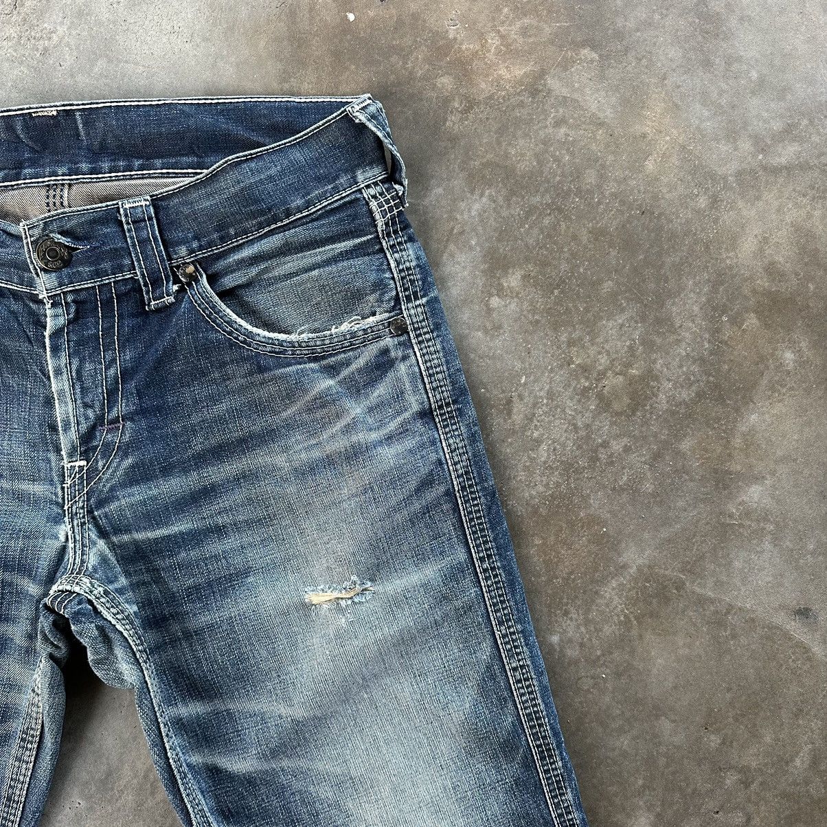 Japanese Brand Vintage Levi’s Classic Denim Distressed Faded Jean Pant W32 Size US 32 / EU 48 - 5 Thumbnail