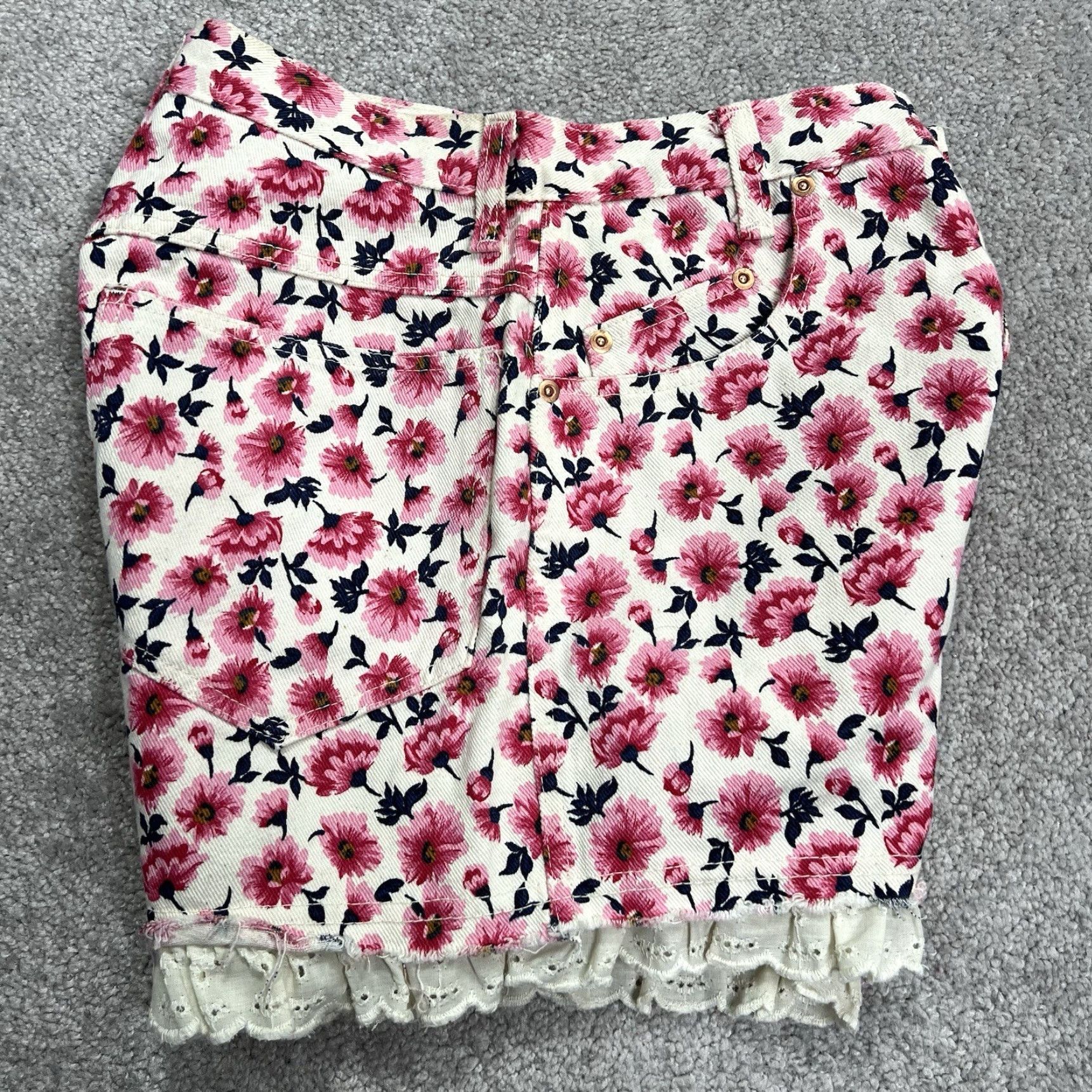 Vintage VINTAGE Michael G Floral Denim Shorts Womens 5 High Rise Rose Print USA Made Size 27" / US 4 / IT 40 - 4 Thumbnail