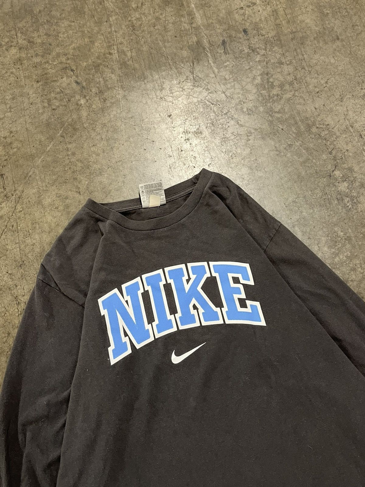 Nike × Vintage Nike vintage spell out center swoosh y2k longsleeve hype Size US M / EU 48-50 / 2 - 4 Thumbnail