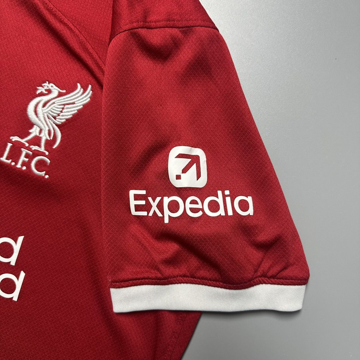 Nike LIVERPOOL NIKE 2023/2024 SOCCER HOME JERSEY #8 SZOBOSZLAI Size US M / EU 48-50 / 2 - 10 Thumbnail
