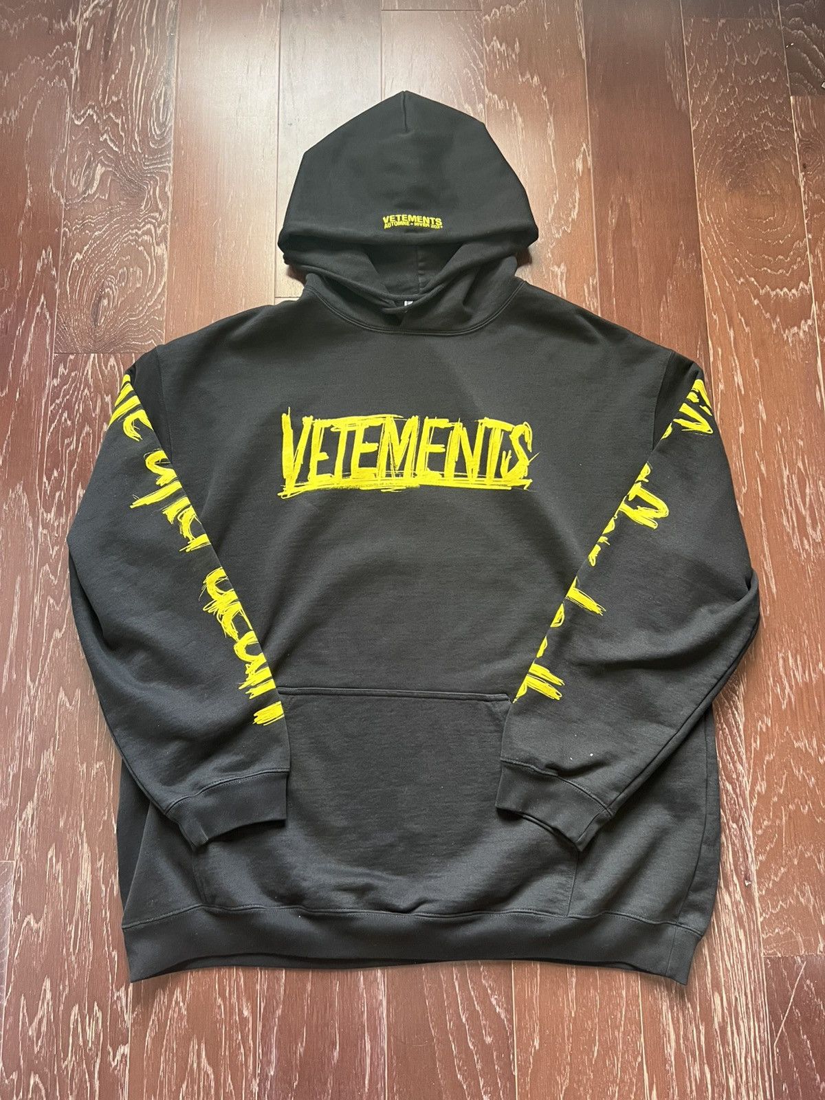 ♦VETEMENTS♦WORLD TOUR LOGO HOODIE☆ $_12.JPG?set_id=880000500F